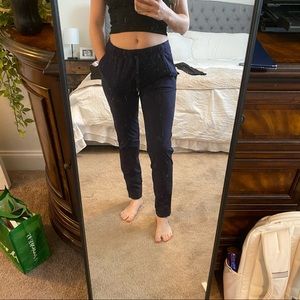 Lululemon size 4 navy joggers
